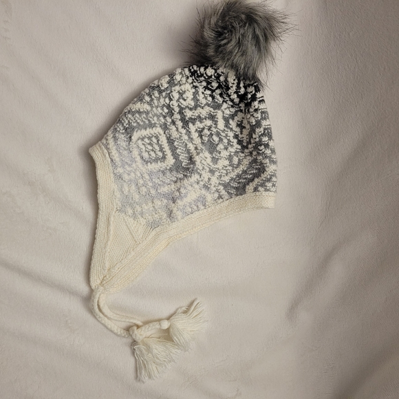 J Jill Grey and White Knit Hat O/S NWOT  Faux Fur Large Pom Pom - Picture 4 of 9